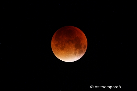 Eclipsi de lluna al màxim