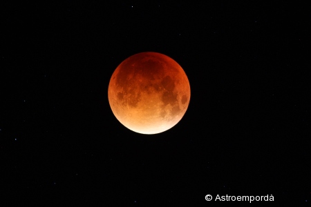 Eclipsi de lluna al màxim