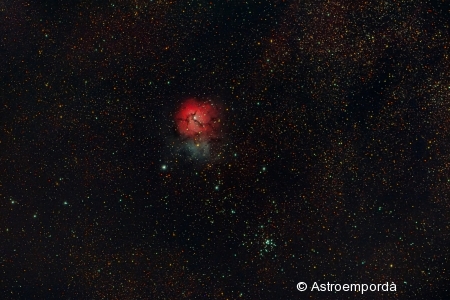 Nebulosa M20 i cúmul M21