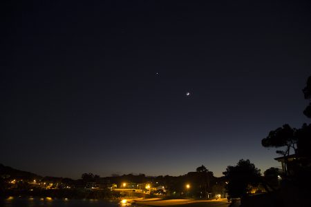 La lluna, venus i mart des de la platja de la Fosca de Palamós