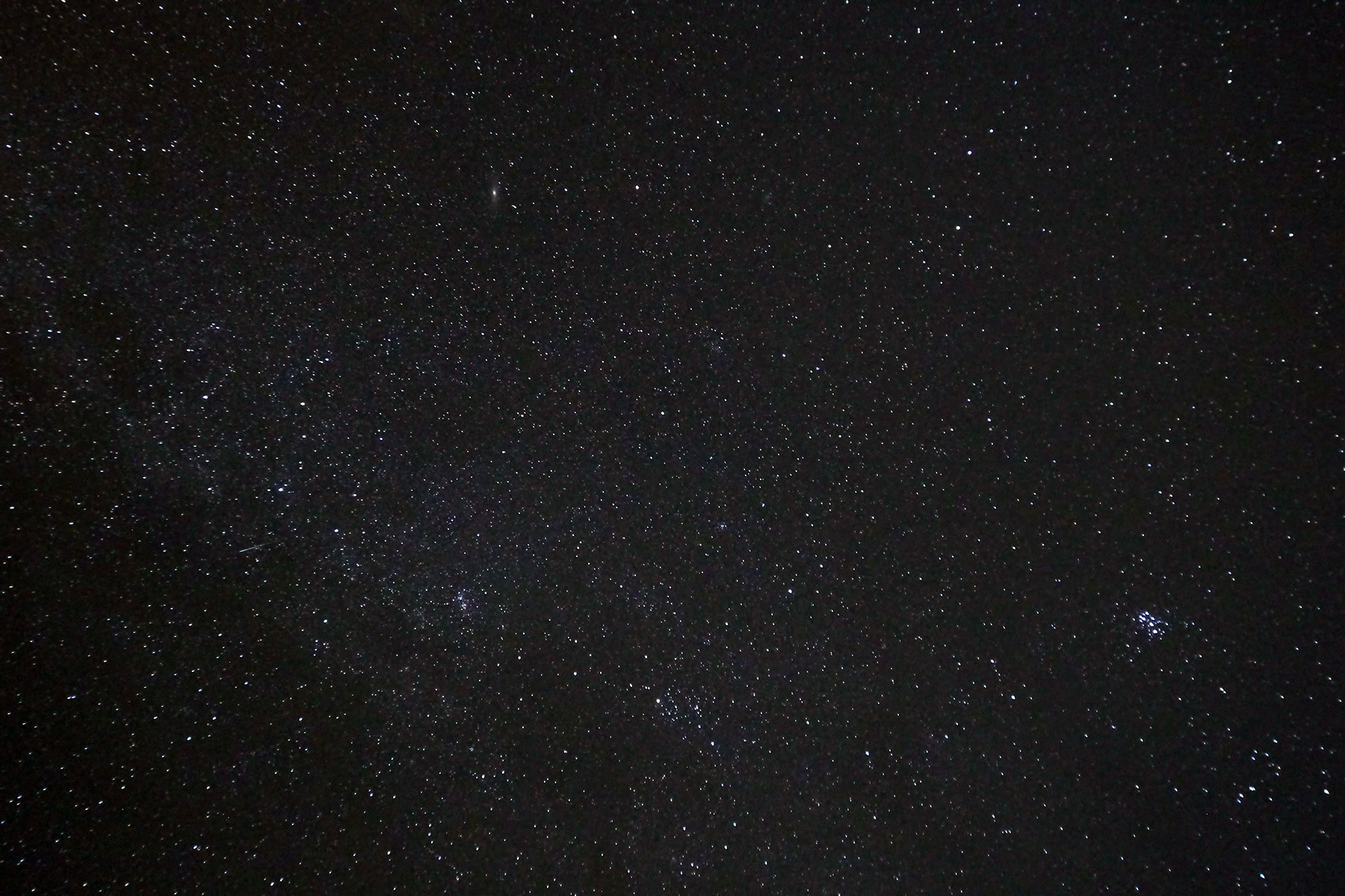 M45, M32, doble cúmul i meteor