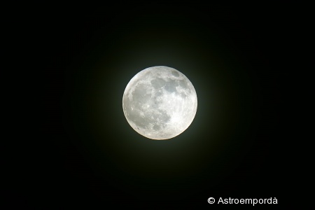 La lluna a la fi de l'eclipsi